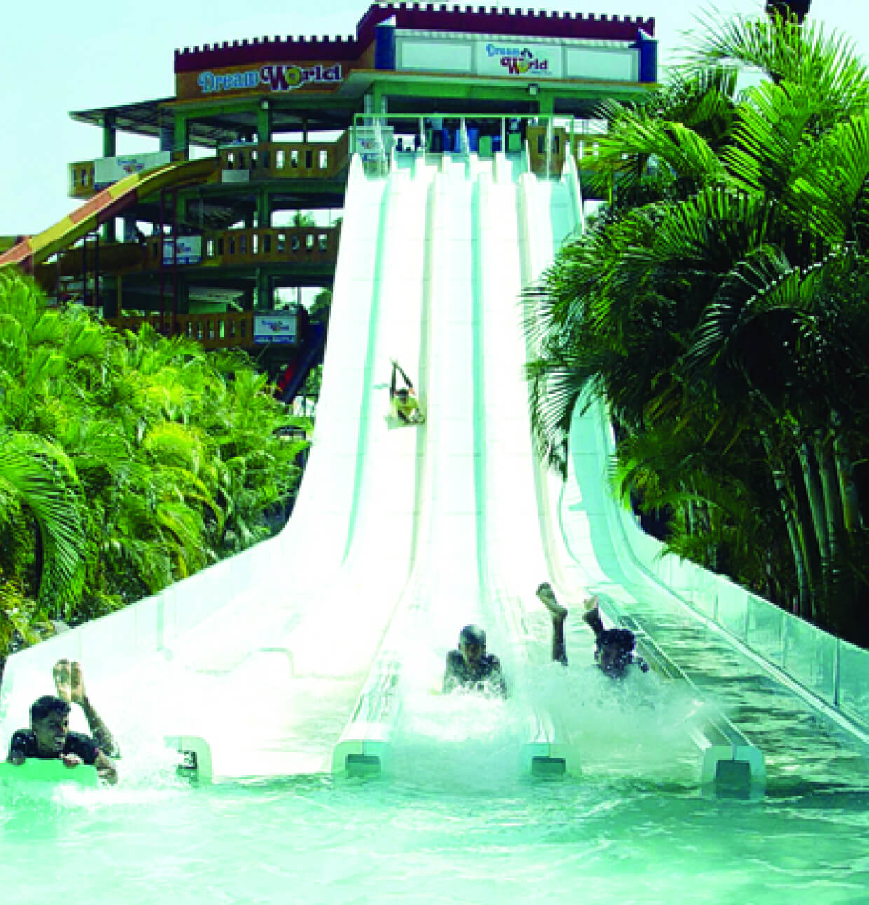 Children playing in the Mermaid Pool at Dream World